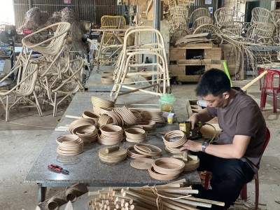 Trendy Rattan Plant Stands to Showcase Your Houseplants