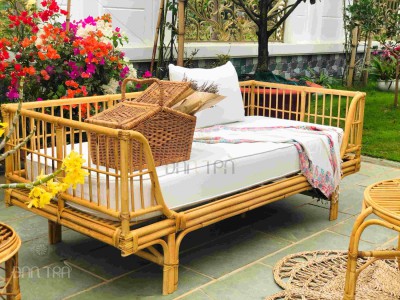 Muse round rattan table